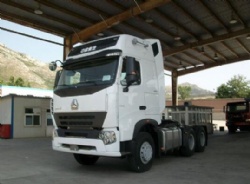 SINOTRUK HOWO A7 420HP TRACTOR HEAD TRUCKS for Sale